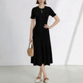 Black Short-Sleeve Knit Midi Dress – Elegant Fitted Silhouette