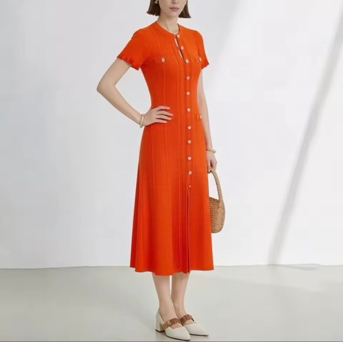 Orange Short-Sleeve Knit Midi Dress – Elegant Fitted Silhouette